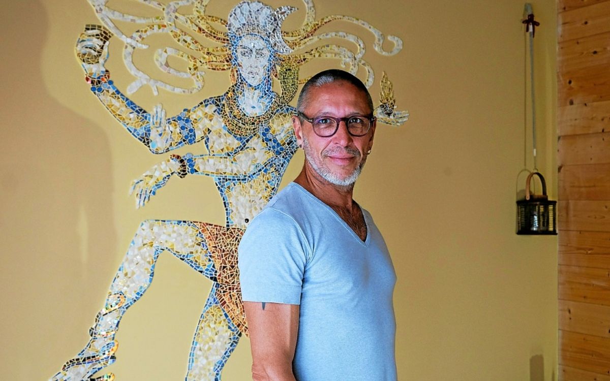 Plasticien et professeur de yoga, Yann Jonas ajoute la mosaïque aux offres d'activités des Courants.